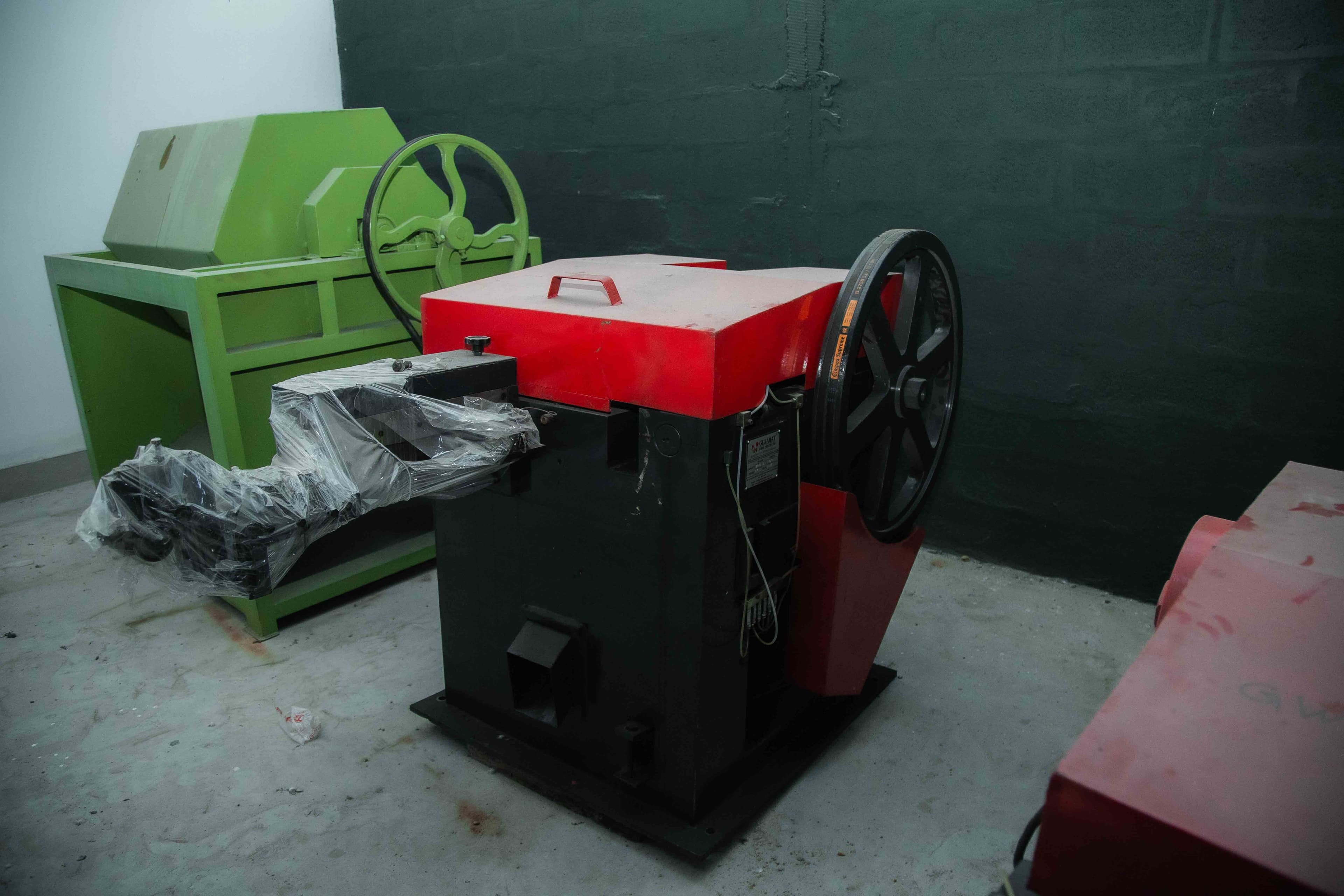 Nails making machine